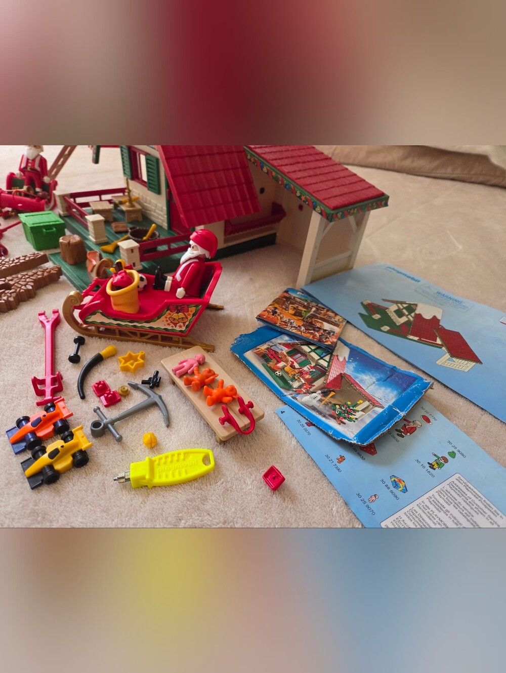 Playmobil Lot Santas House 5976 Christmas Pieces & More Santa Toys Miscellaneous - Picture 7 of 9